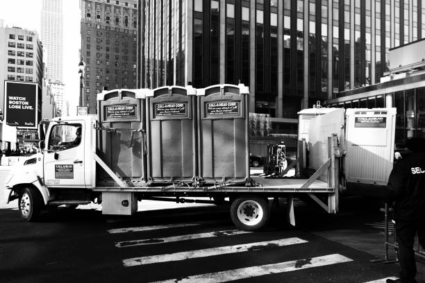 Best Portable restroom trailer rental  in Lincoln, MO